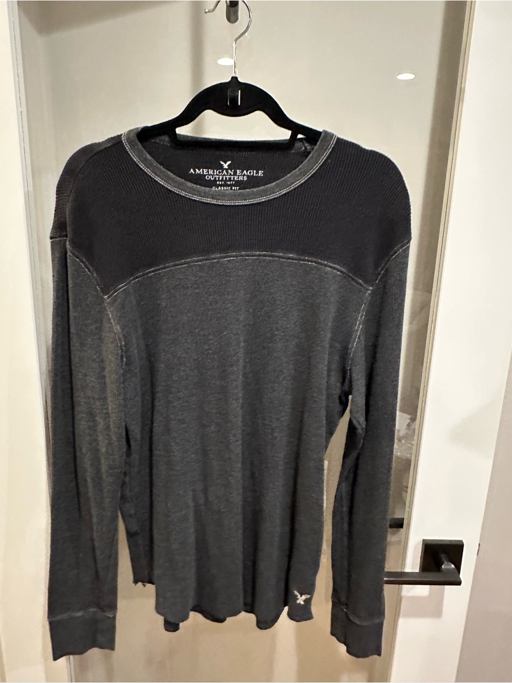 American Eagle Outfitters Men’s Crewneck in Charcoal and Black